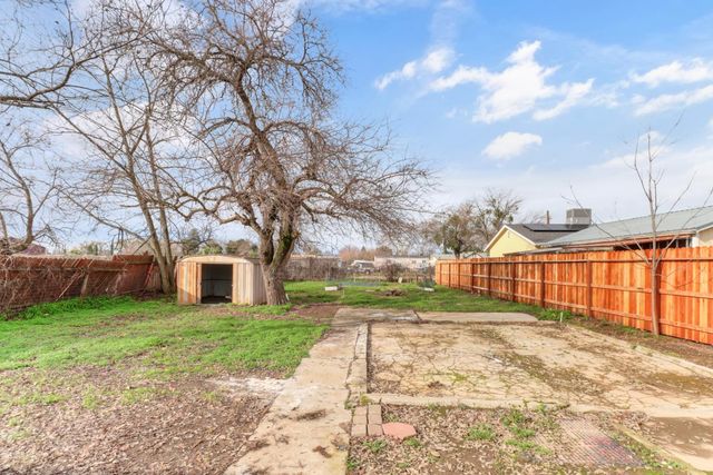 1099 Grand Ave, Olivehurst, CA 95961