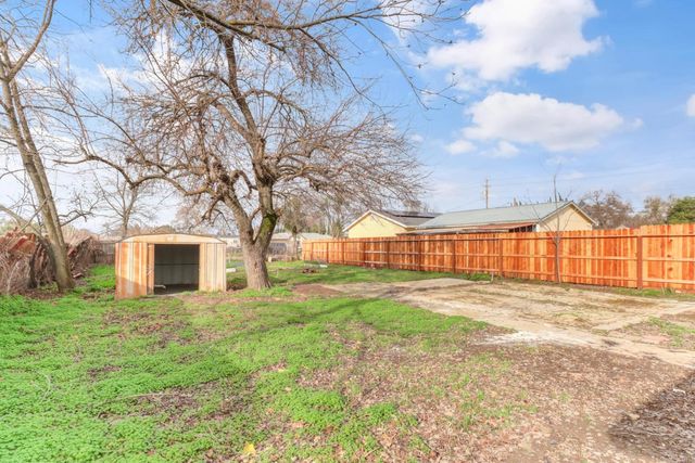 1099 Grand Ave, Olivehurst, CA 95961