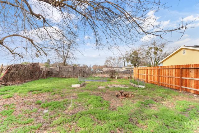 1099 Grand Ave, Olivehurst, CA 95961