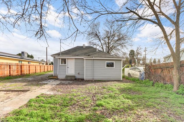 1099 Grand Ave, Olivehurst, CA 95961