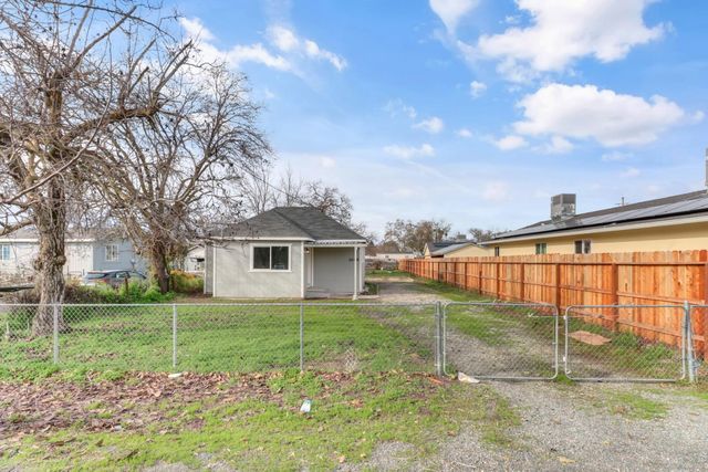 1099 Grand Ave, Olivehurst, CA 95961