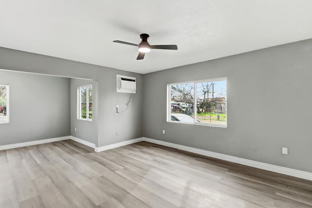 1099 Grand Ave, Olivehurst, CA 95961