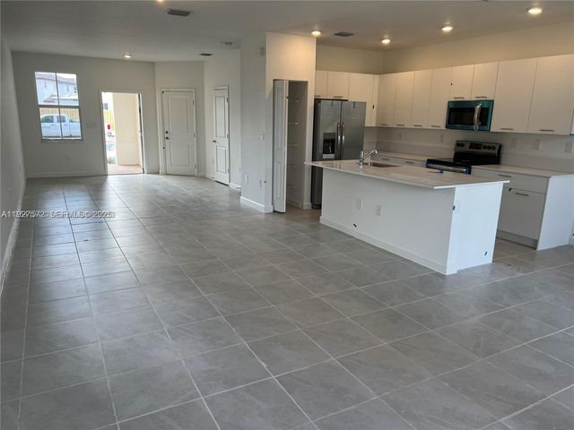 2281 NW 131st Cir, Miami, FL 33167