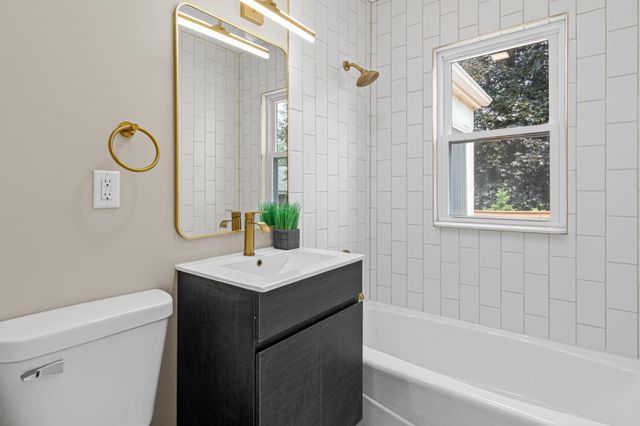 1394 Mackubin Street, Saint Paul, MN 55117