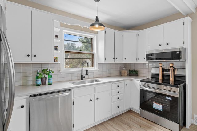 1394 Mackubin Street, Saint Paul, MN 55117