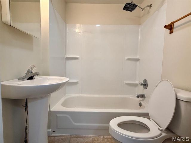 223 Kingshighway, East Alton, IL 62024