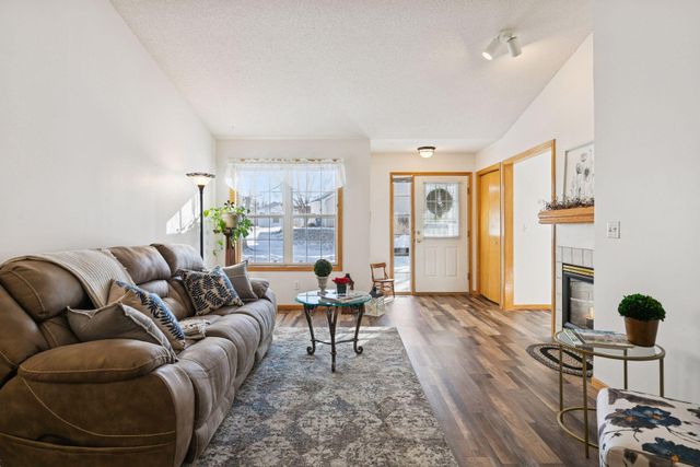 432 Sarazin Street, Shakopee, MN 55379