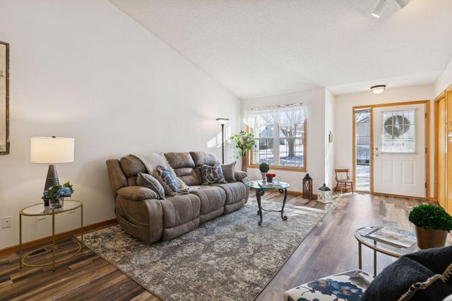 432 Sarazin Street, Shakopee, MN 55379