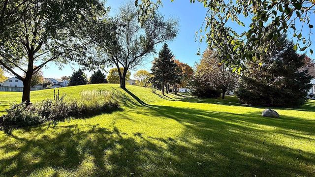 432 Sarazin Street, Shakopee, MN 55379