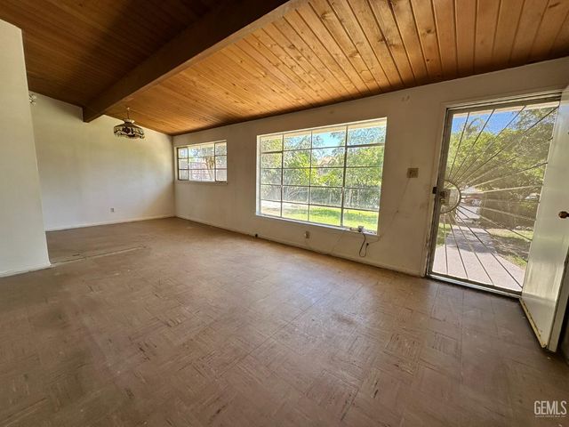 2908 Cornell Street, Bakersfield, CA 93305