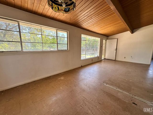 2908 Cornell Street, Bakersfield, CA 93305