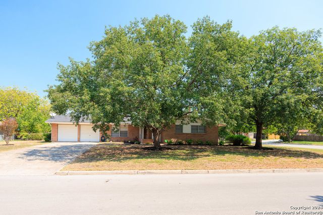 221 Windcrest, Windcrest, TX 78239