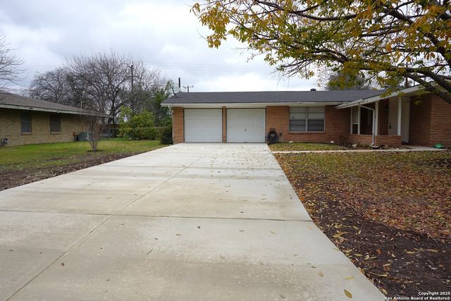 221 Windcrest, Windcrest, TX 78239