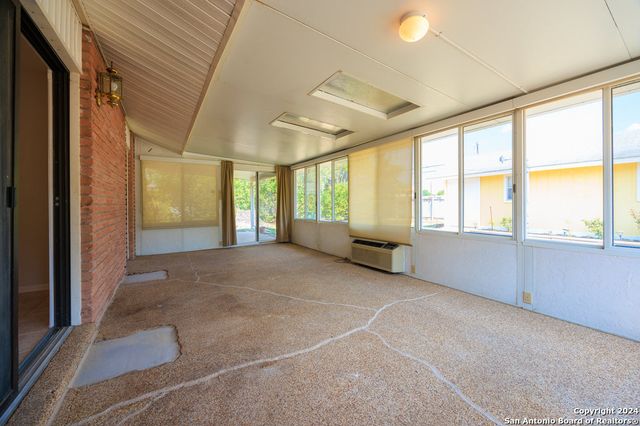 221 Windcrest, Windcrest, TX 78239