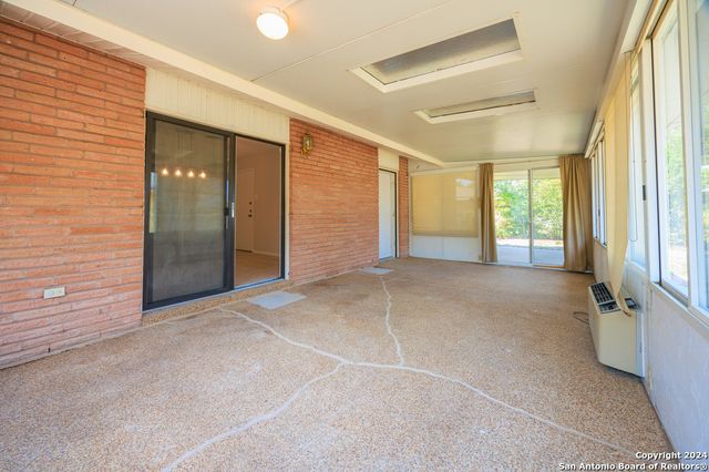 221 Windcrest, Windcrest, TX 78239