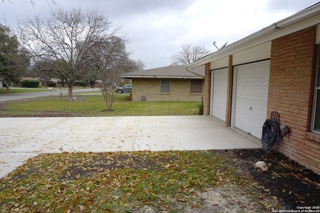 221 Windcrest, Windcrest, TX 78239