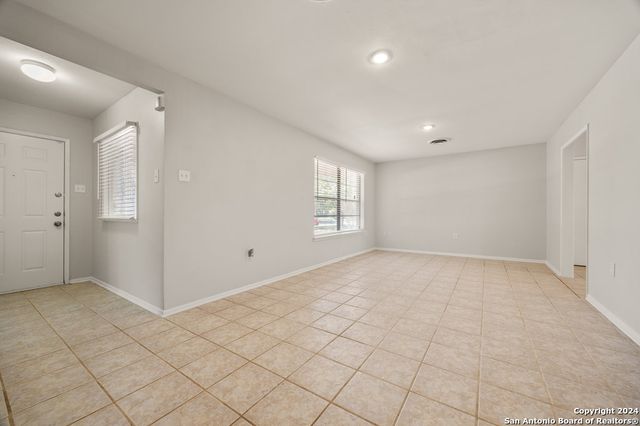 221 Windcrest, Windcrest, TX 78239