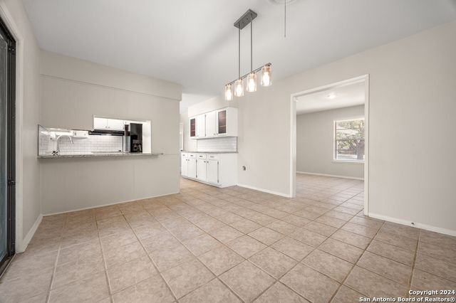 221 Windcrest, Windcrest, TX 78239