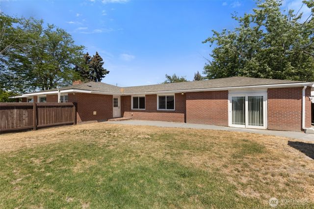 1145 W Ivy Avenue, Moses Lake, WA 98837