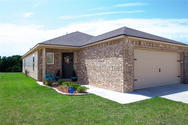 1201 N STALLION Drive, Guthrie, OK 73044