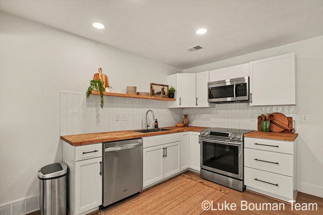 6352 143rd Avenue, Laketown Twp, MI 49423