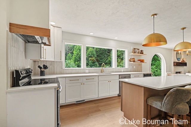 6352 143rd Avenue, Laketown Twp, MI 49423
