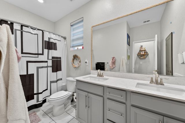 1139 Dry Gulch Trail Dr, Plumas Lake, CA 95961