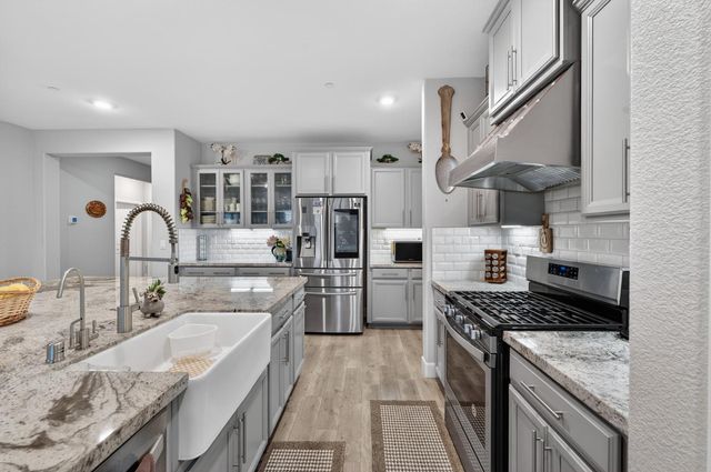 1139 Dry Gulch Trail Dr, Plumas Lake, CA 95961