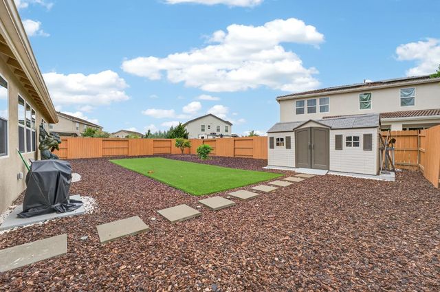 1139 Dry Gulch Trail Dr, Plumas Lake, CA 95961