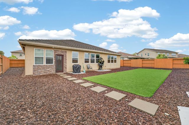 1139 Dry Gulch Trail Dr, Plumas Lake, CA 95961