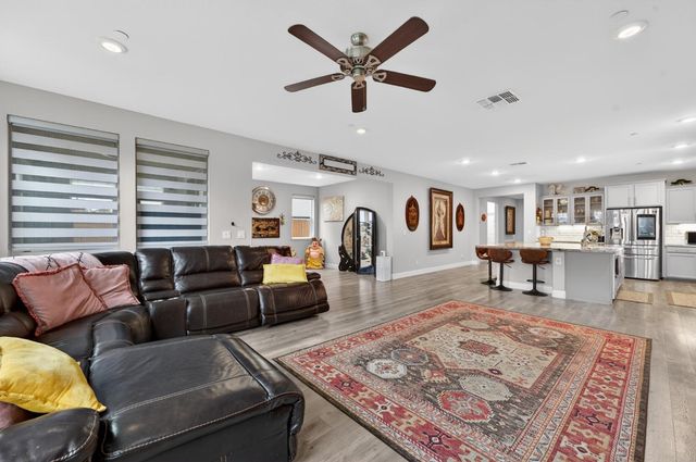 1139 Dry Gulch Trail Dr, Plumas Lake, CA 95961