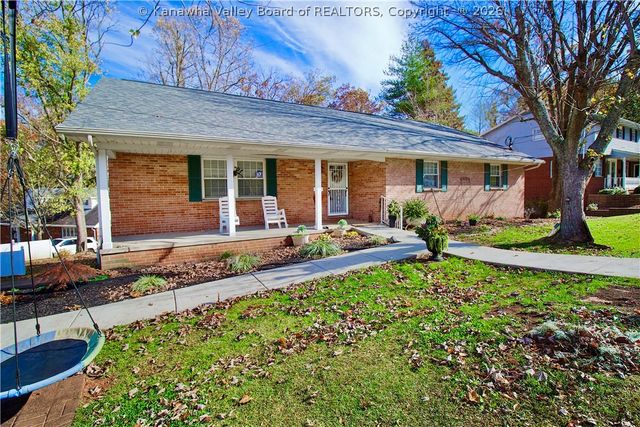 1502 Village Drive, South Charleston, WV 25309