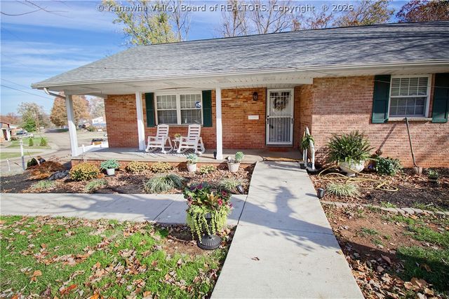 1502 Village Drive, South Charleston, WV 25309