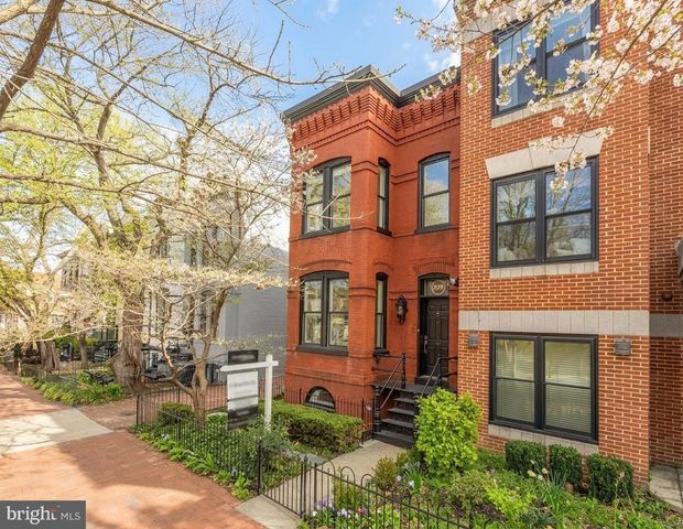 329 8TH ST NE, Washington, DC 20002