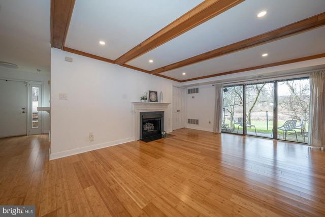 504 MOUNTAINVIEW DR, Chesterbrook, PA 19087