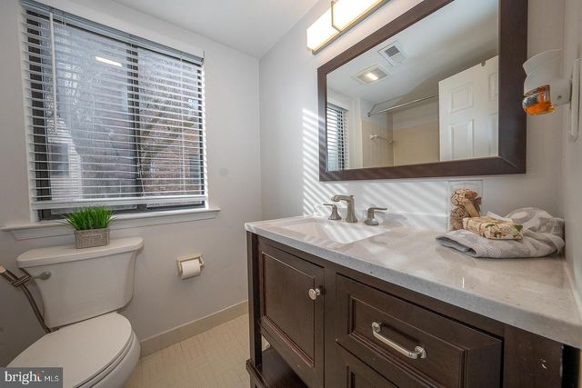 504 MOUNTAINVIEW DR, Chesterbrook, PA 19087