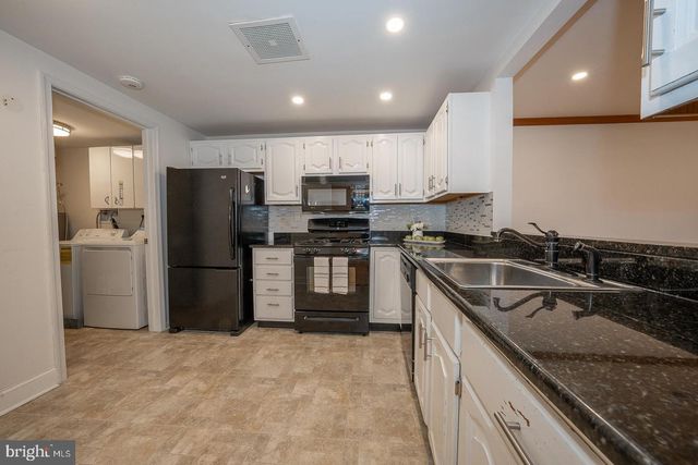 504 MOUNTAINVIEW DR, Chesterbrook, PA 19087
