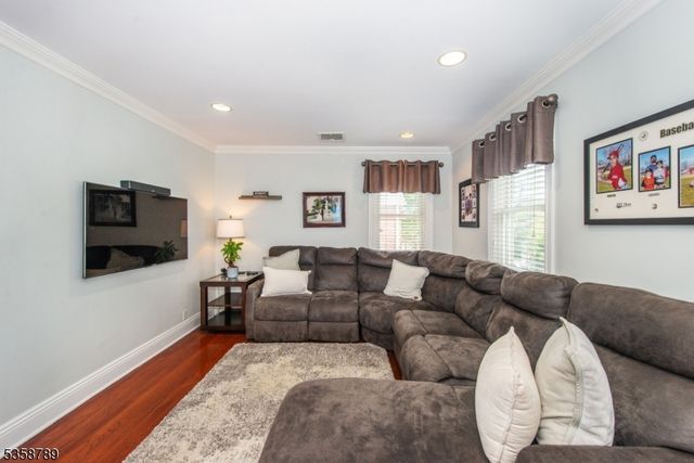 79 Palsa Ave, Elmwood Park Boro, NJ 07407