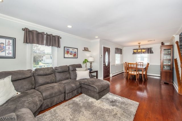 79 Palsa Ave, Elmwood Park Boro, NJ 07407