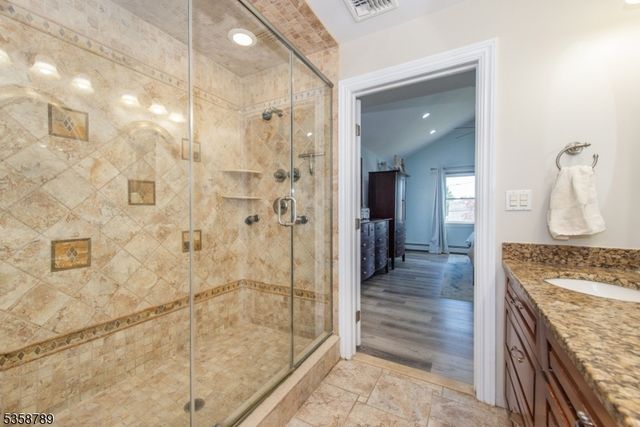 79 Palsa Ave, Elmwood Park Boro, NJ 07407