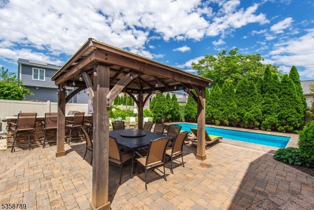 79 Palsa Ave, Elmwood Park Boro, NJ 07407