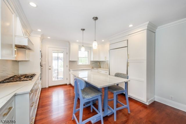 79 Palsa Ave, Elmwood Park Boro, NJ 07407