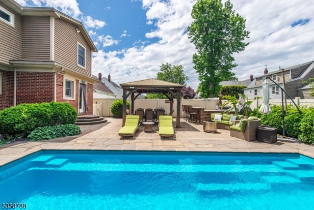 79 Palsa Ave, Elmwood Park Boro, NJ 07407