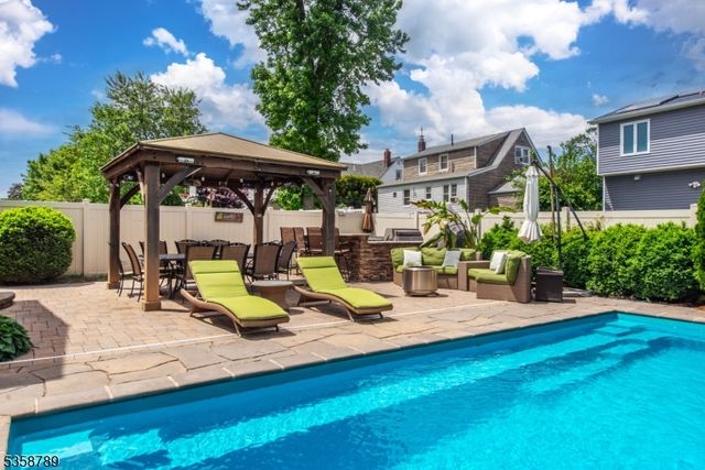 79 Palsa Ave, Elmwood Park Boro, NJ 07407