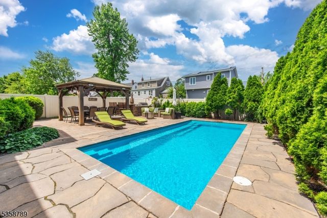 79 Palsa Ave, Elmwood Park Boro, NJ 07407