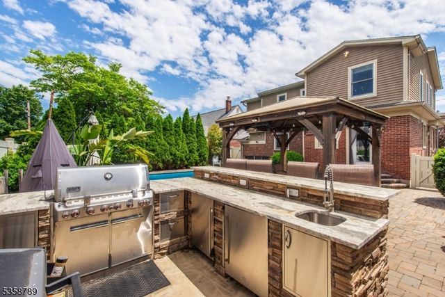 79 Palsa Ave, Elmwood Park Boro, NJ 07407