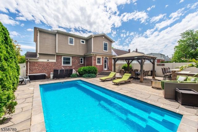 79 Palsa Ave, Elmwood Park Boro, NJ 07407
