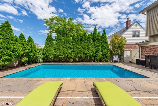 79 Palsa Ave, Elmwood Park Boro, NJ 07407