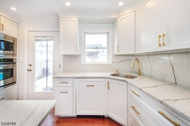 79 Palsa Ave, Elmwood Park Boro, NJ 07407