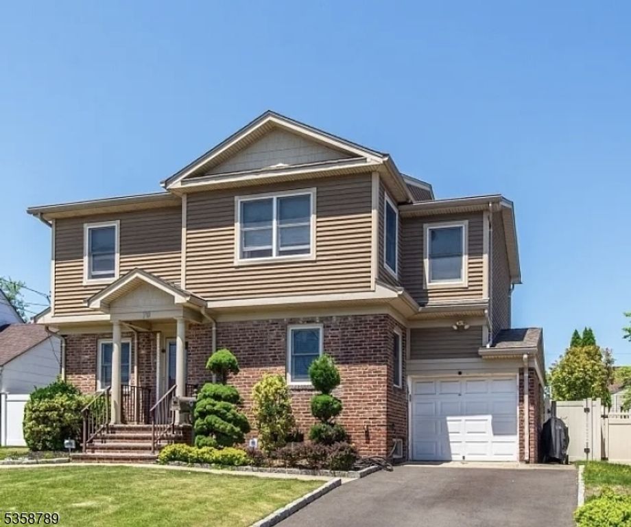79 Palsa Ave, Elmwood Park Boro, NJ 07407